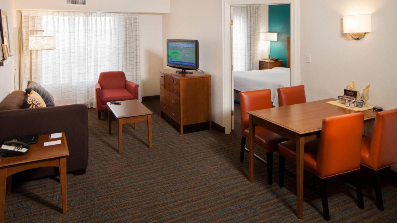 Hotel By Marriott East At Plazzio
