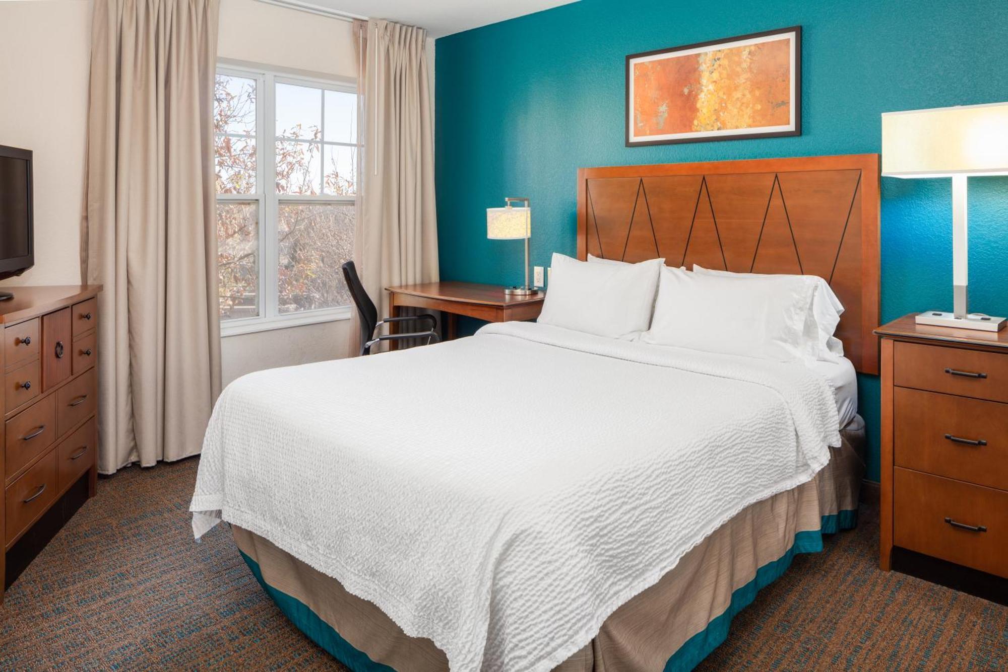 By Marriott East At Plazzio