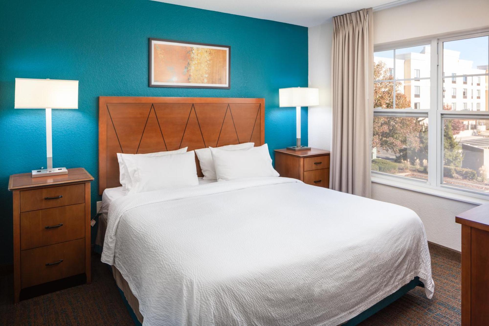 By Marriott East At Plazzio
