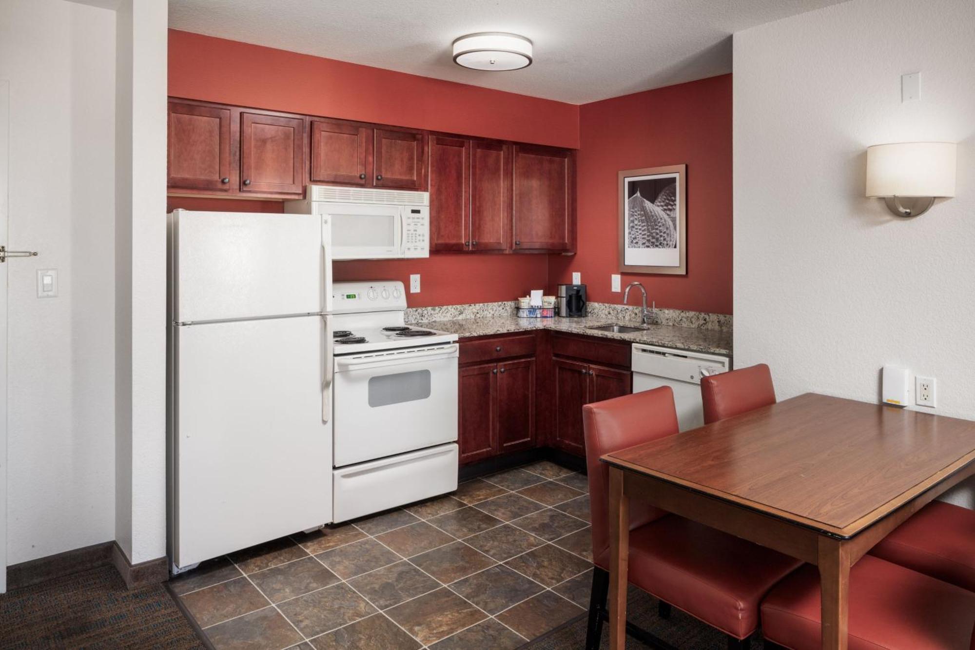 By Marriott East At Plazzio Hotel Wichita