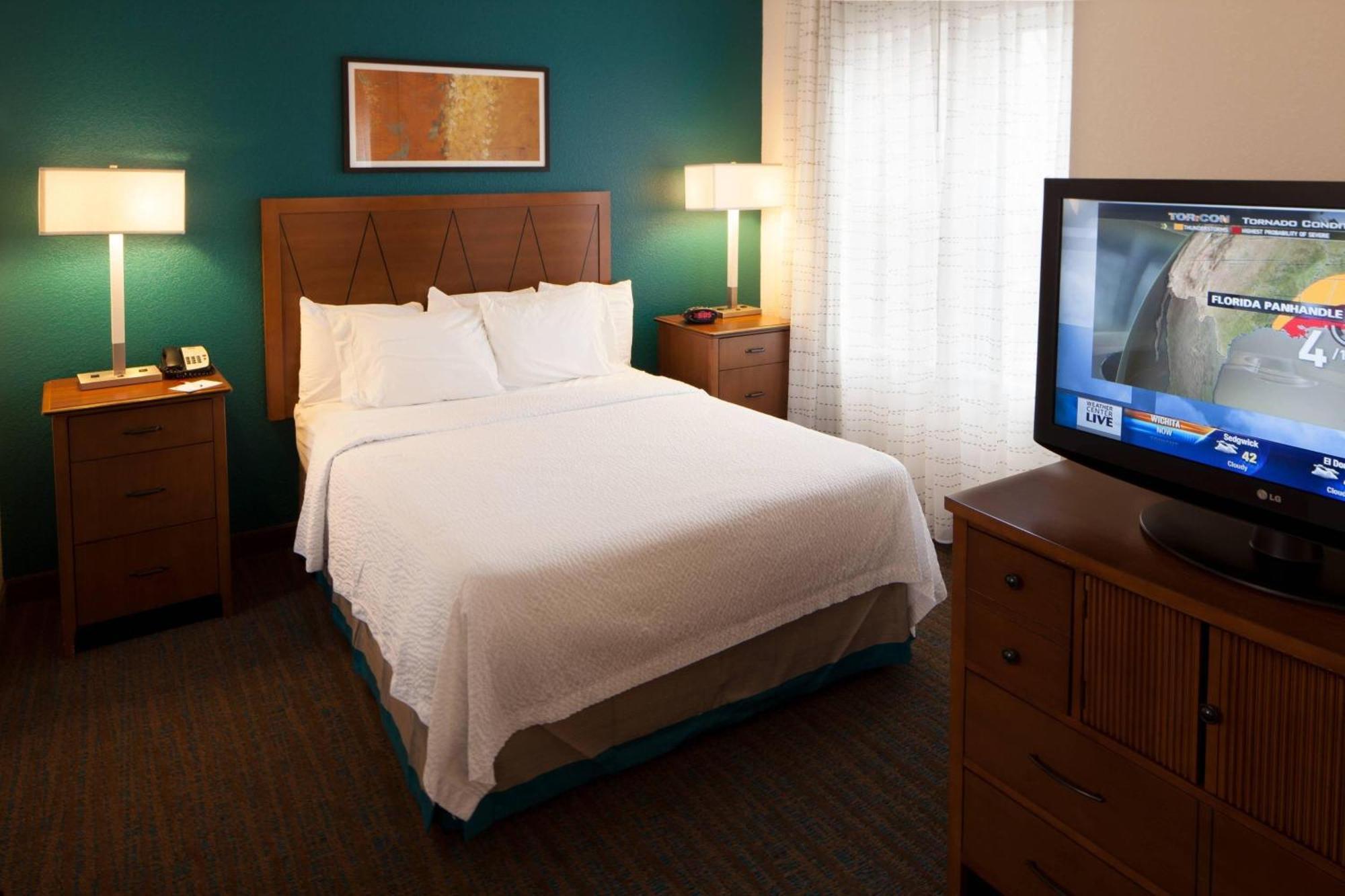 Hotel By Marriott East At Plazzio Wichita