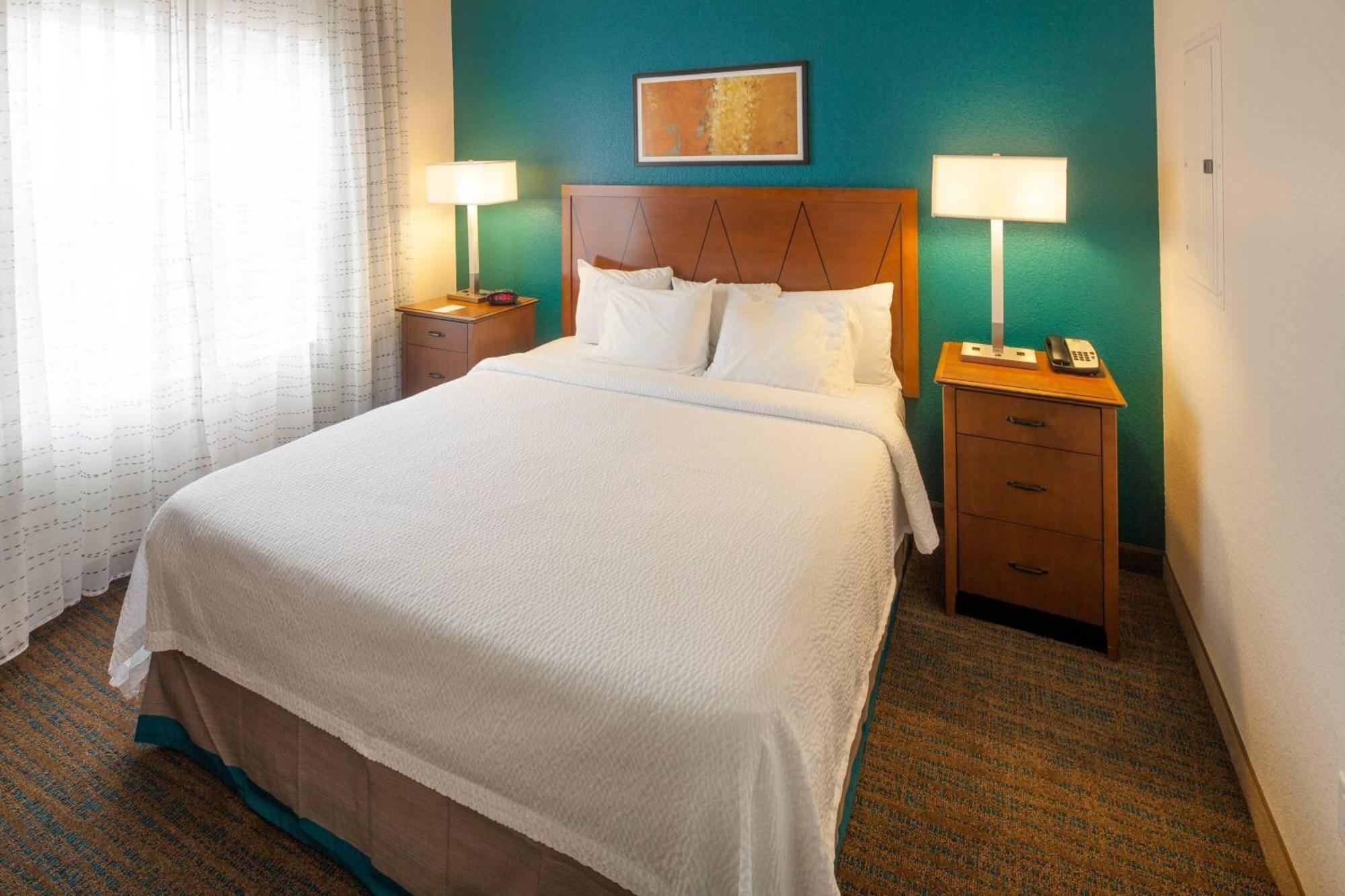 Hotel By Marriott East At Plazzio Wichita